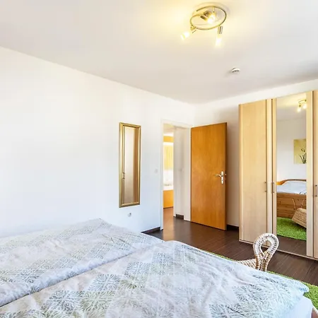 In Den Haargaerten *