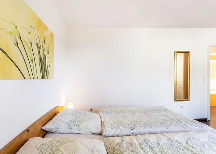 In Den Haargaerten *